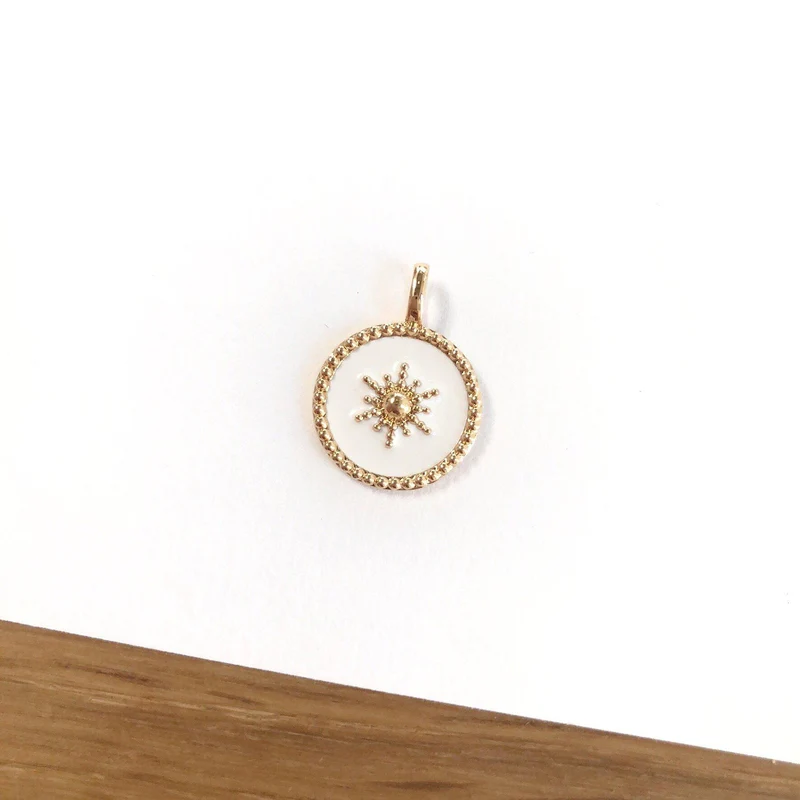 Pendentif "Soleil" blanc plaqué or – Image 2